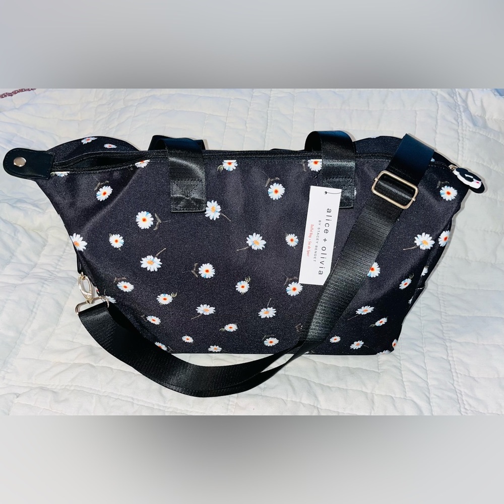 ALICE & OLIVIA Daisy Print Duffle Bag NEW!! - Picture 3 of 12